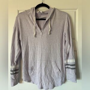 Women’s lightweight hooded sweater